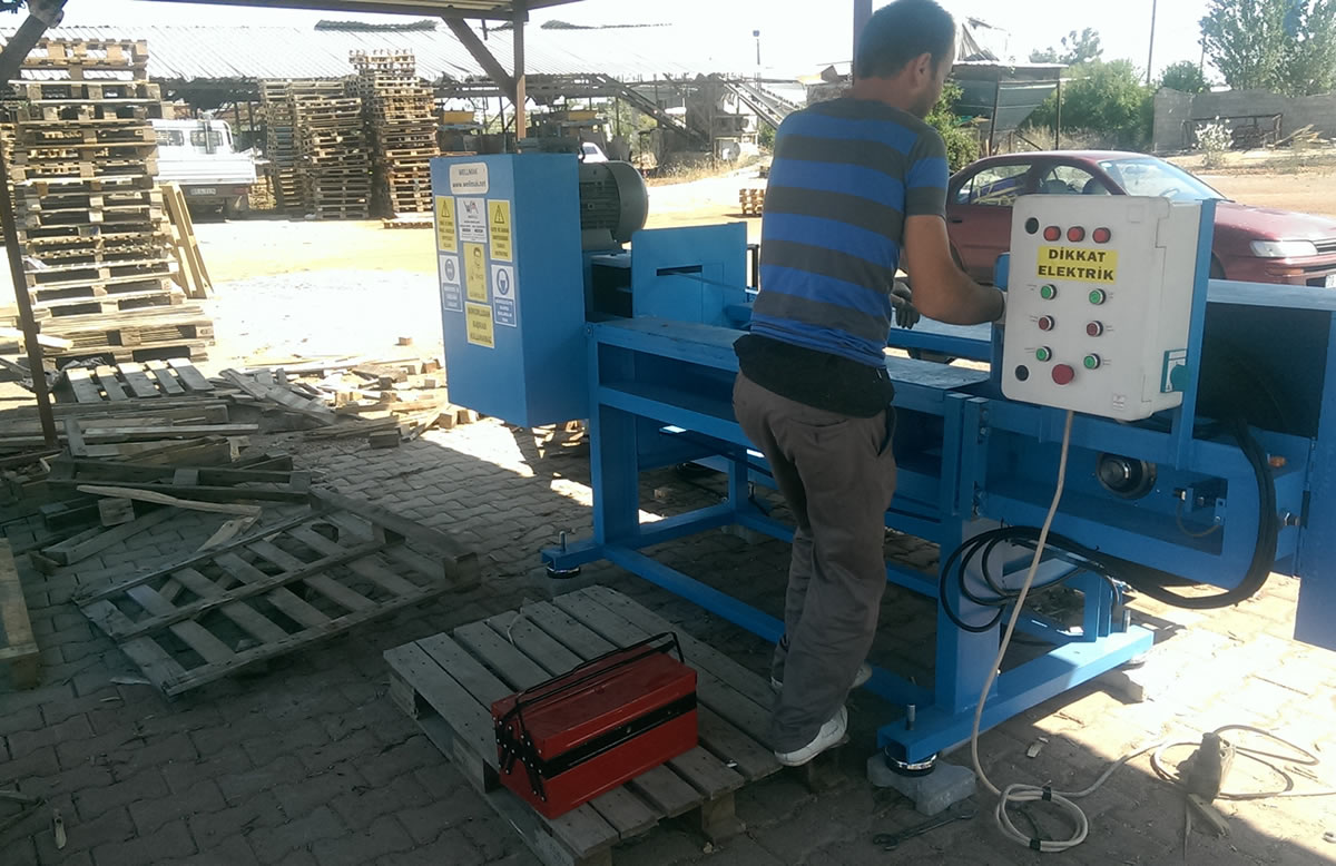 Palet Parçalama Makinesi