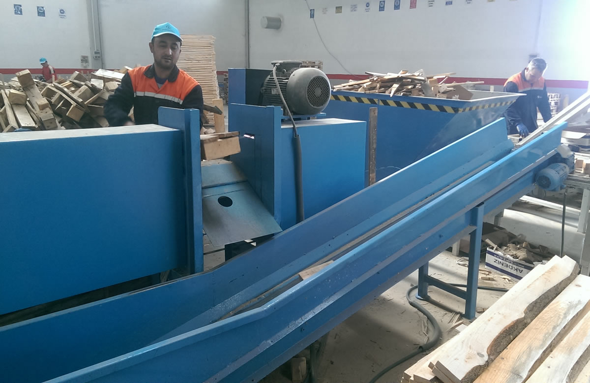 Palet Takoz Ayırma Makinesi